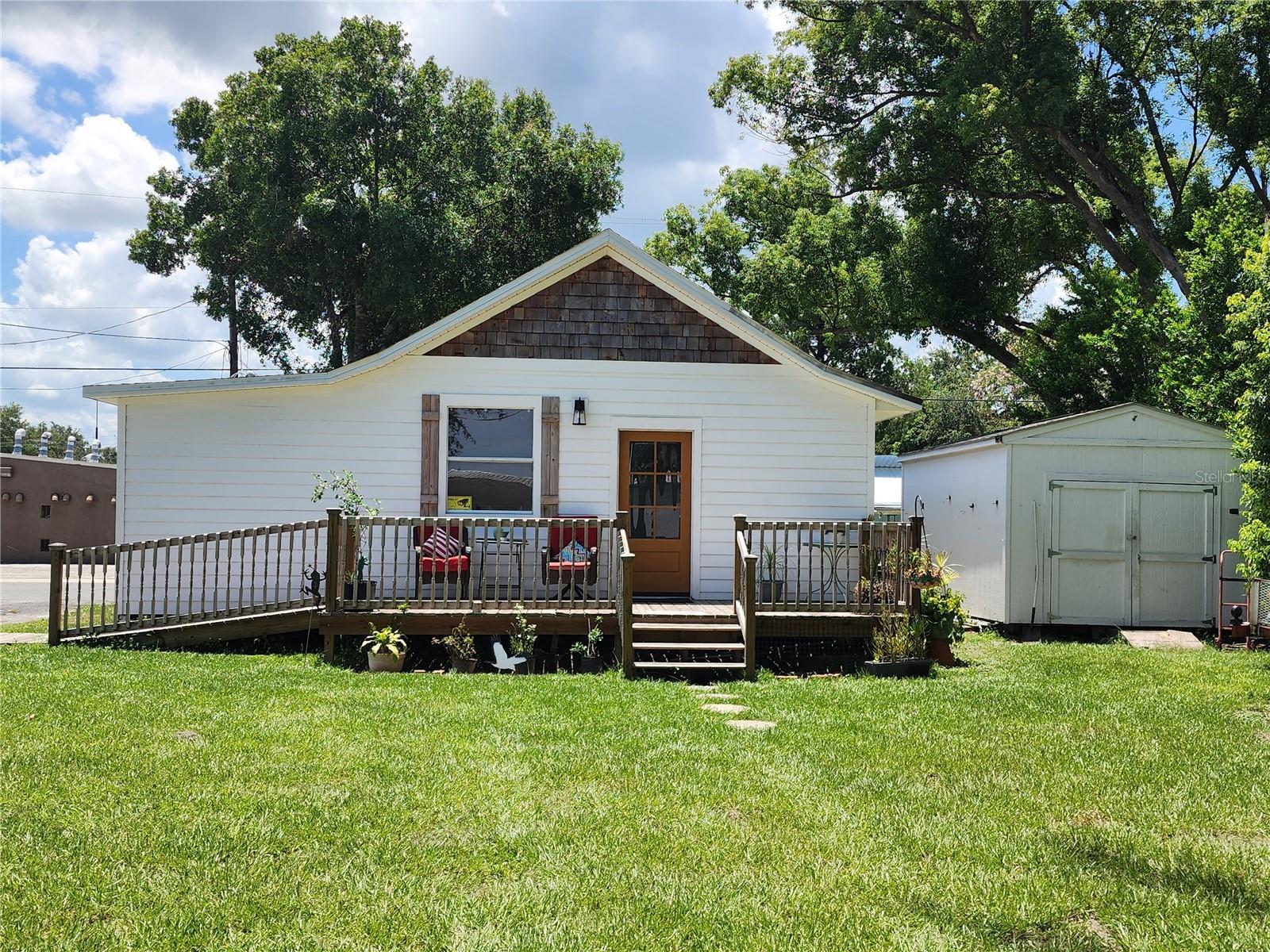 Property Photo: 106 W Bates Street FL 33563