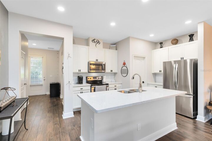 Property Photo: 15458 Honeybell Drive FL 34787