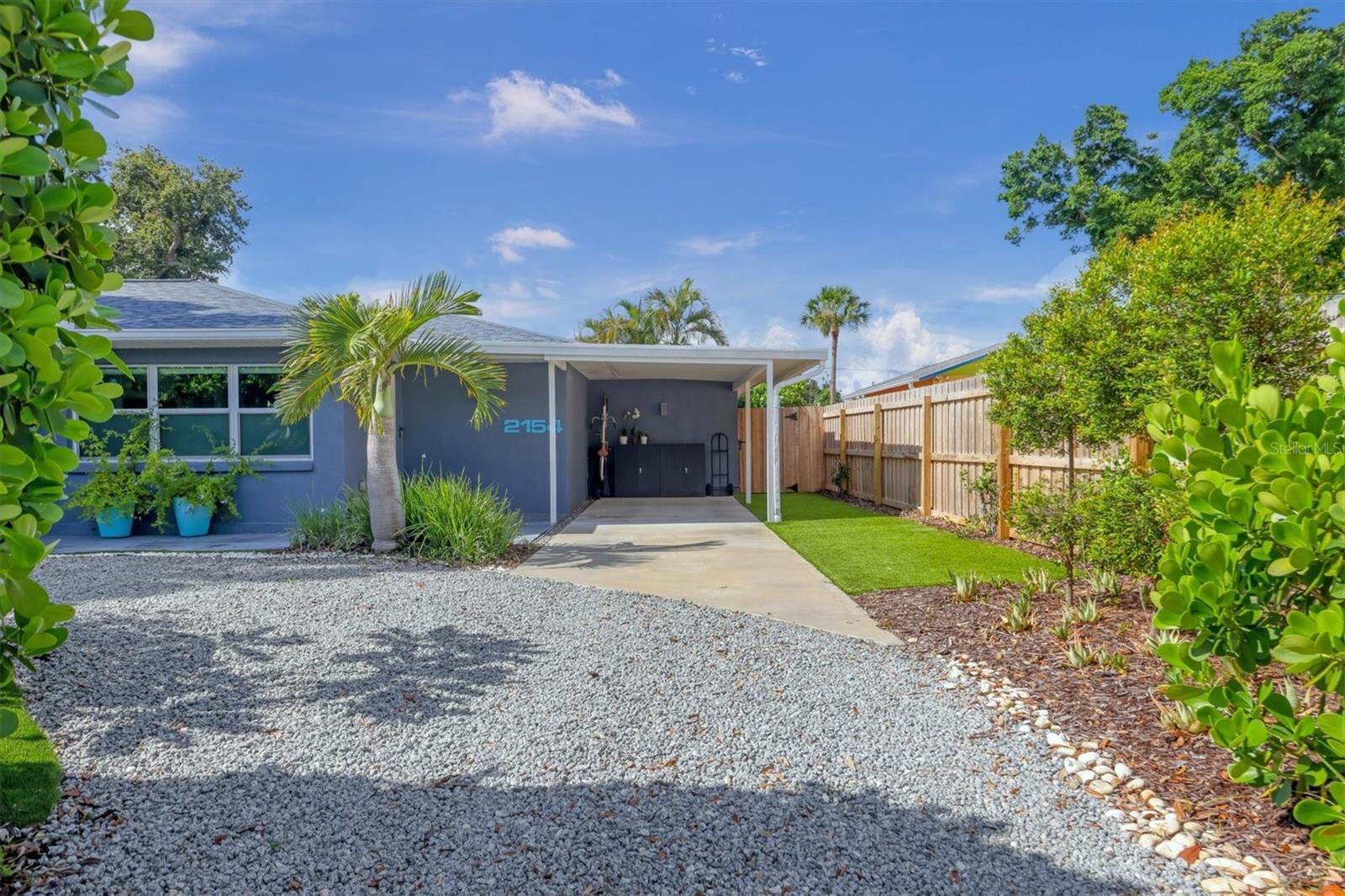 Property Photo:  2154 Bougainvillea Street  FL 34239 