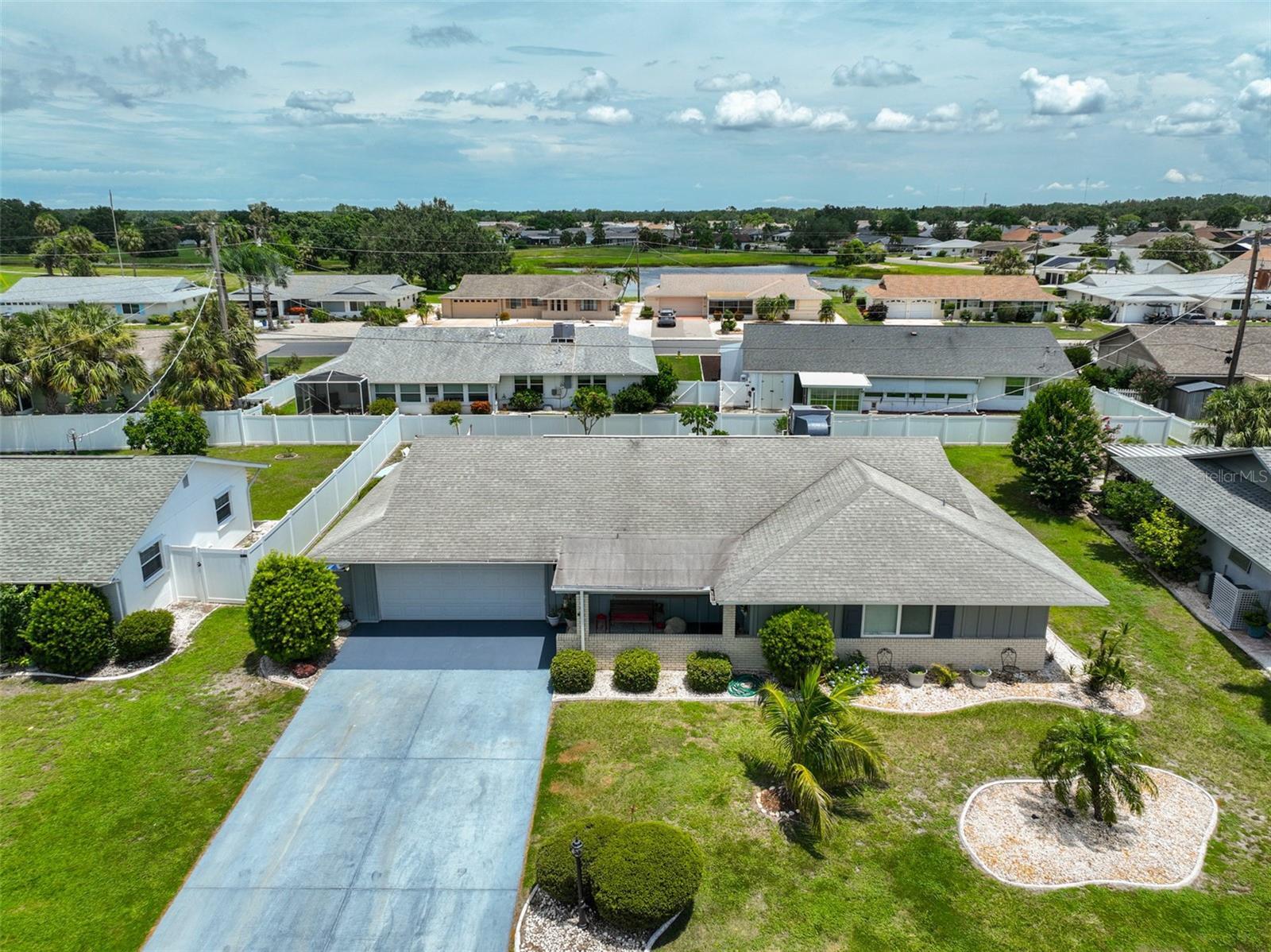 Property Photo: 613 La Jolla Avenue FL 33573
