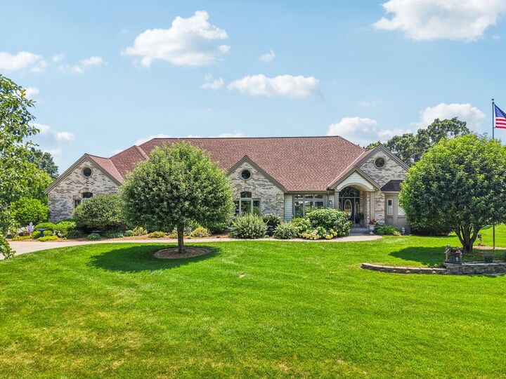 9201 W Kensington Way  Franklin WI 53132 photo