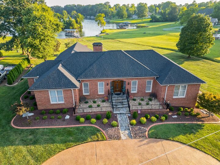 Property Photo: 633 Bay Point Dr TN 37066