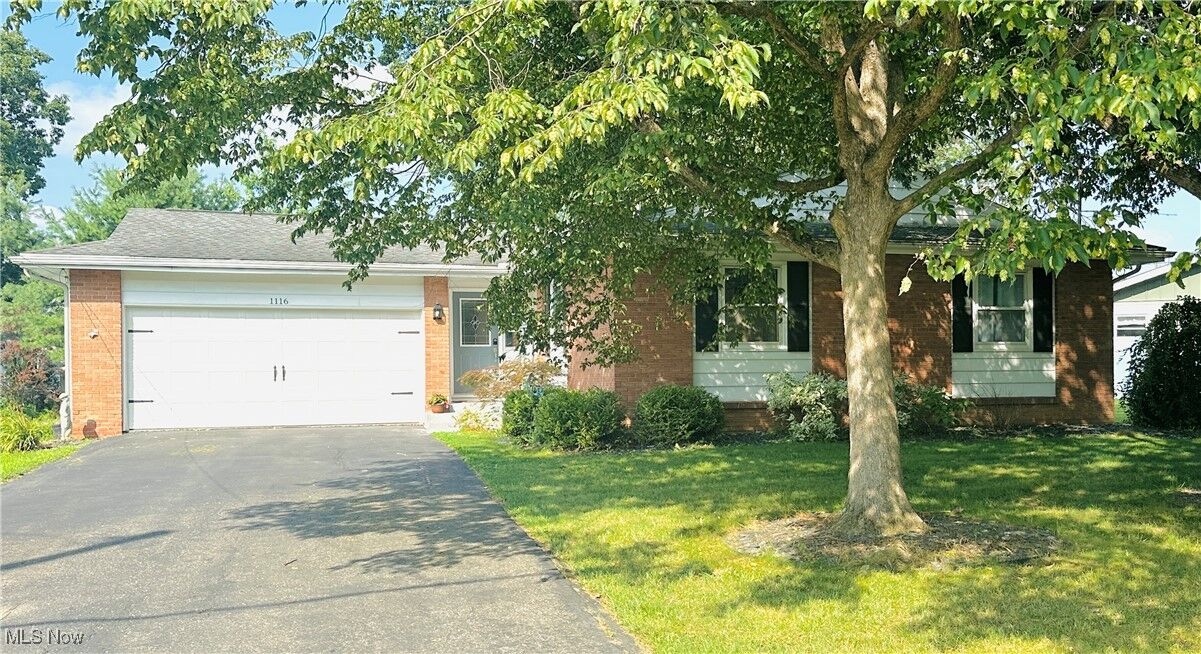 Property Photo: 1116 S Columbus Circle OH 44805