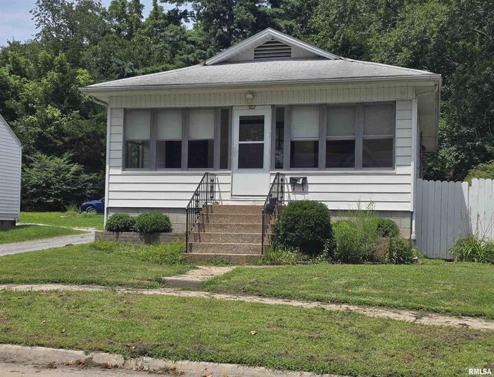 Property Photo: 502 W Chestnut Street IL 62901