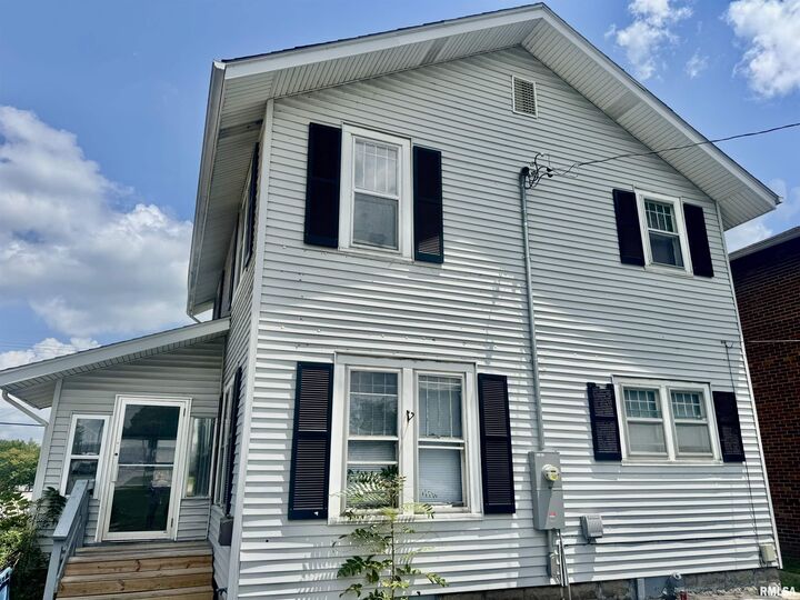 Property Photo:  205 S 6th Street  IL 62864 