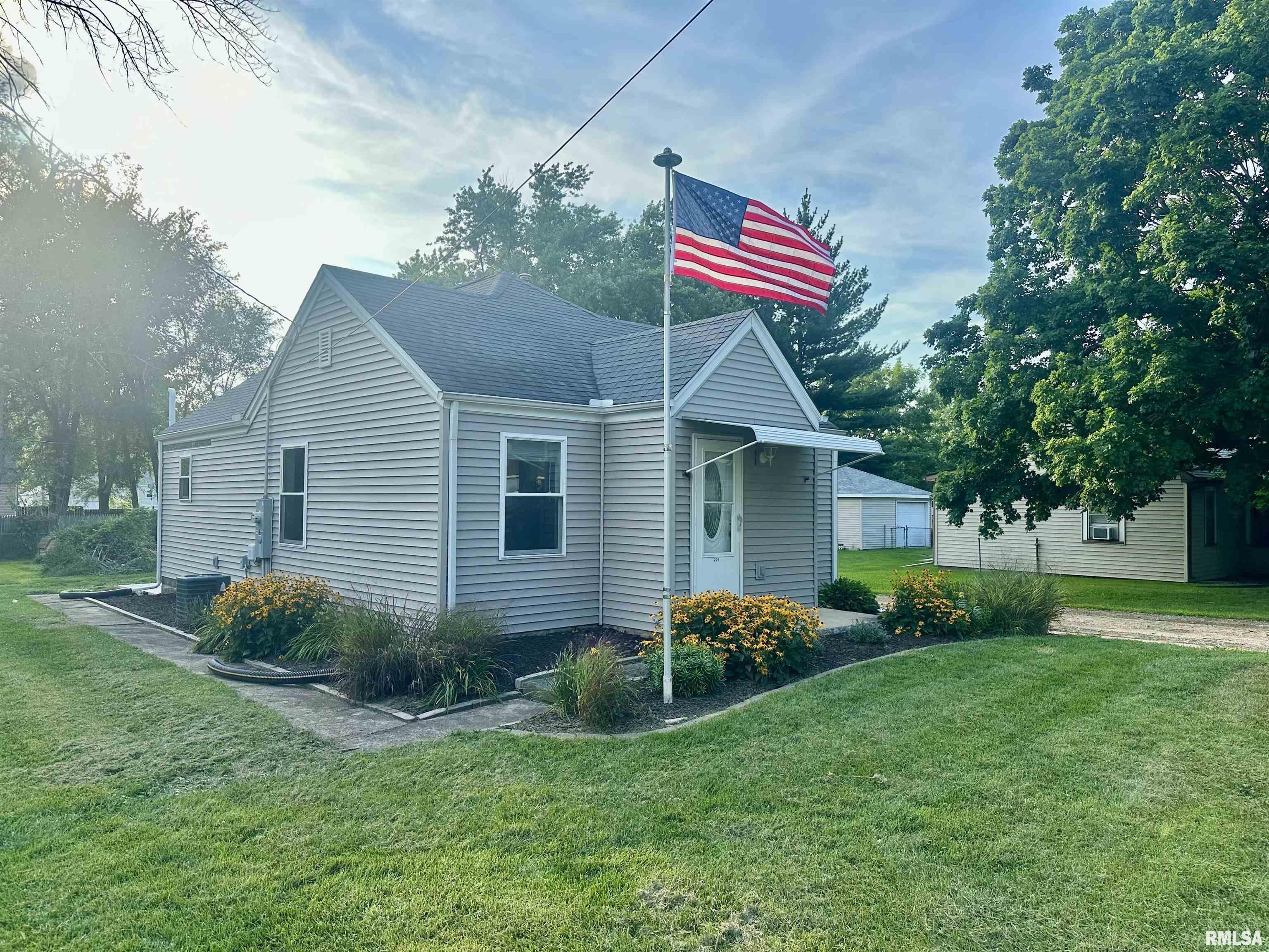 Property Photo: 209 Esser Street IL 61571