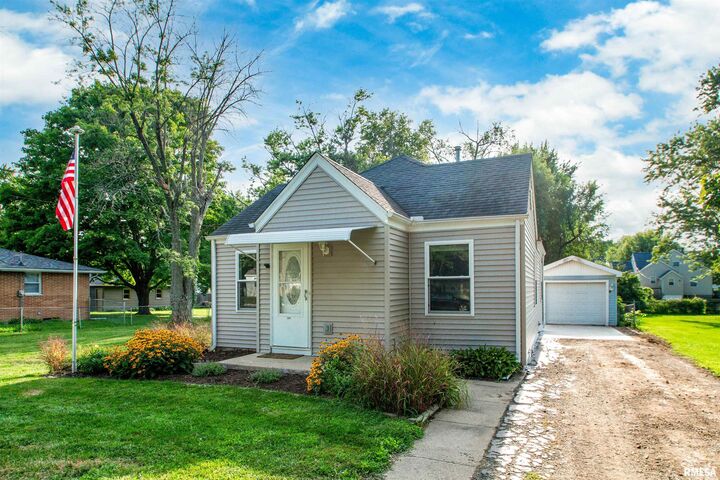 Property Photo:  209 Esser Street  IL 61571 