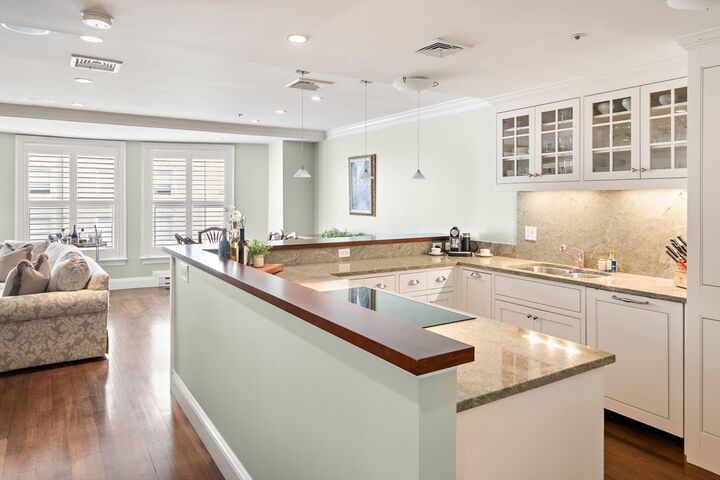 Property Photo:  300 Boylston St 909  MA 02116 