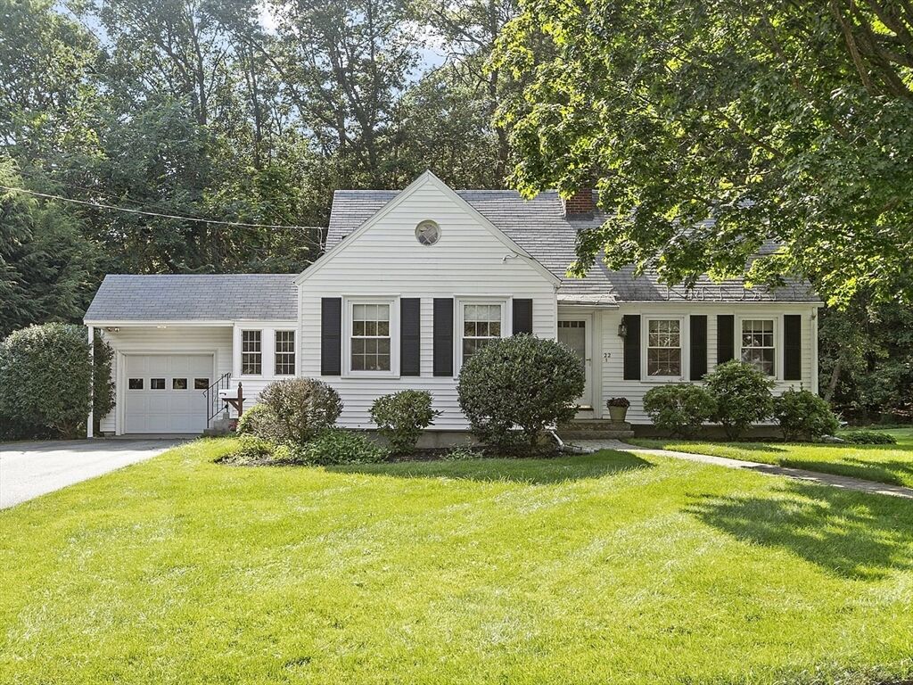 Property Photo:  22 Lincoln Circle West  MA 01810 
