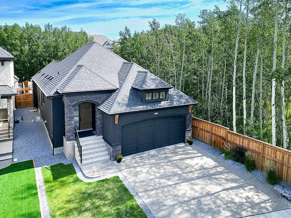 Property Photo:  125 Rockyvale Green NW  AB T3G 0G4 