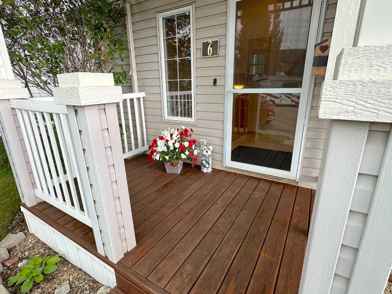 Property Photo: 6 Ladwig Close AB T4R 2V6