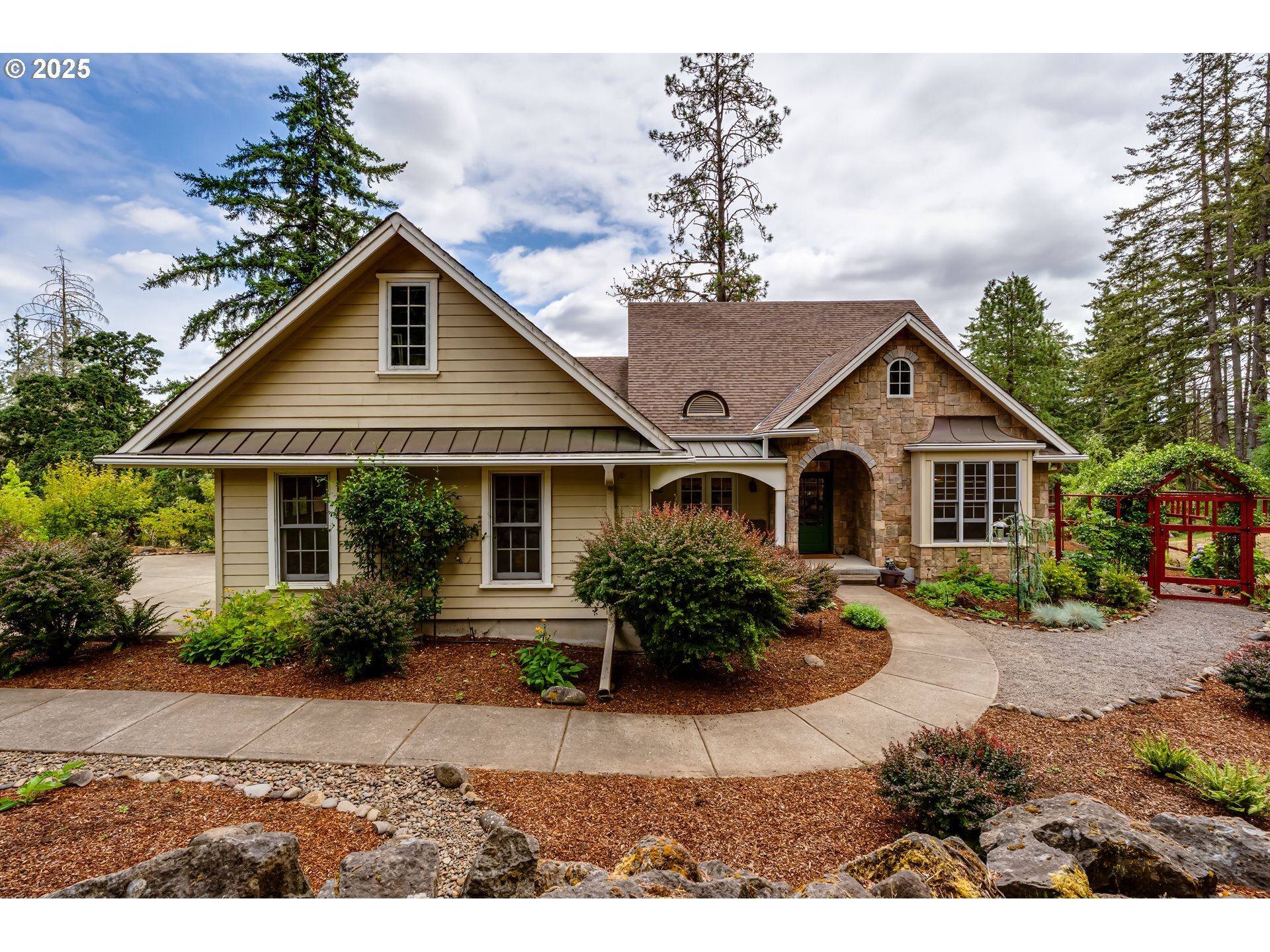 Property Photo: 85294 Ridgetop Dr OR 97405
