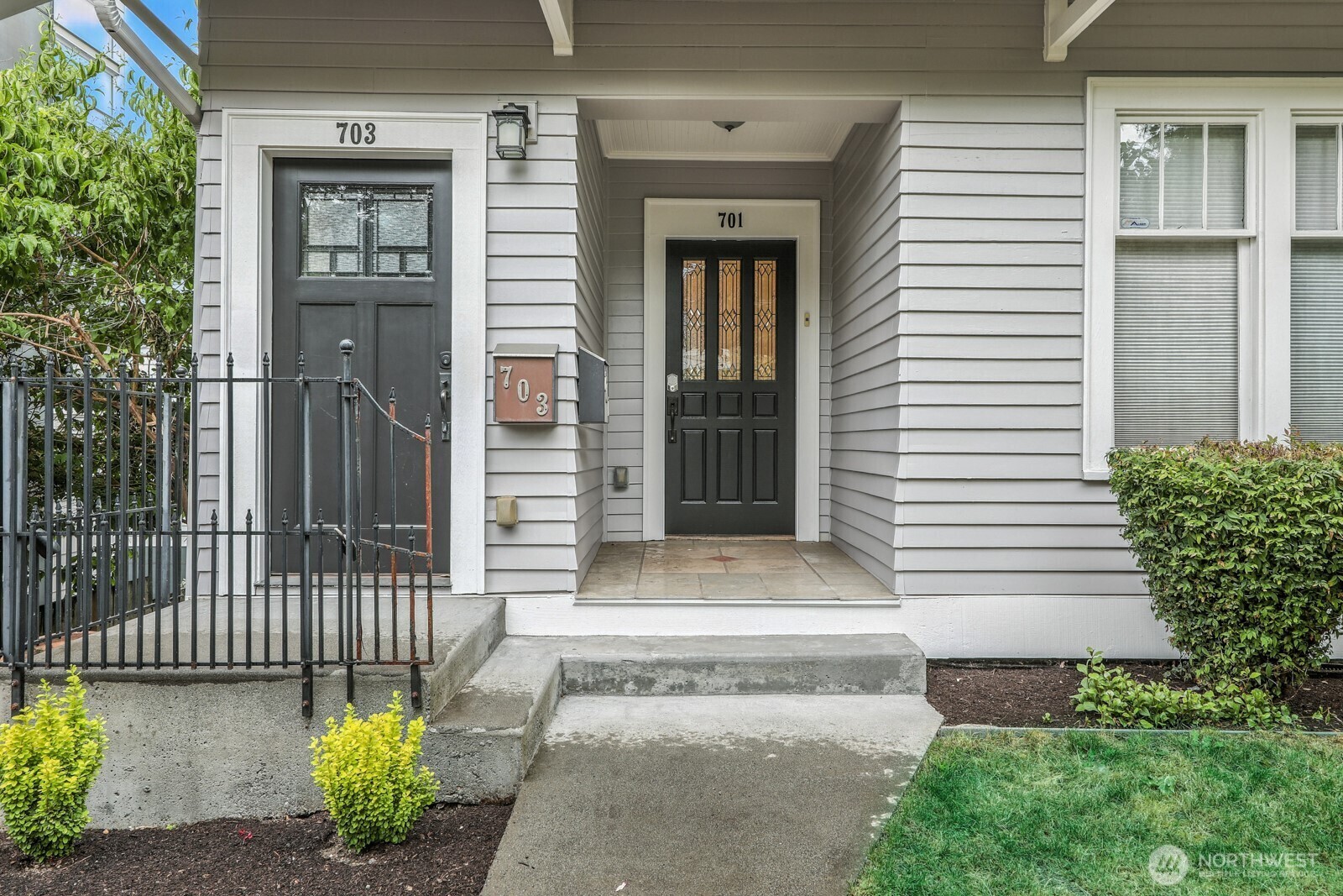 Property Photo:  703  18th Avenue S  WA 98144 