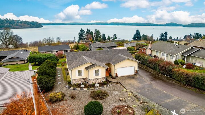 Property Photo:  539  Birch Street  WA 98277 