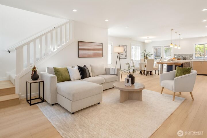 2141  34th Avenue W  Seattle WA 98199 photo