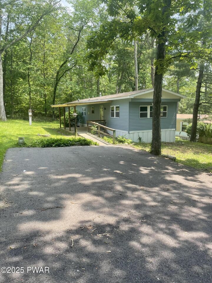 Property Photo: 122 Bartion Ct PA 18321