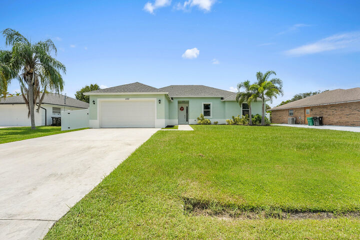 1150 SE Sabina Lane  Port Saint Lucie FL 34983 photo
