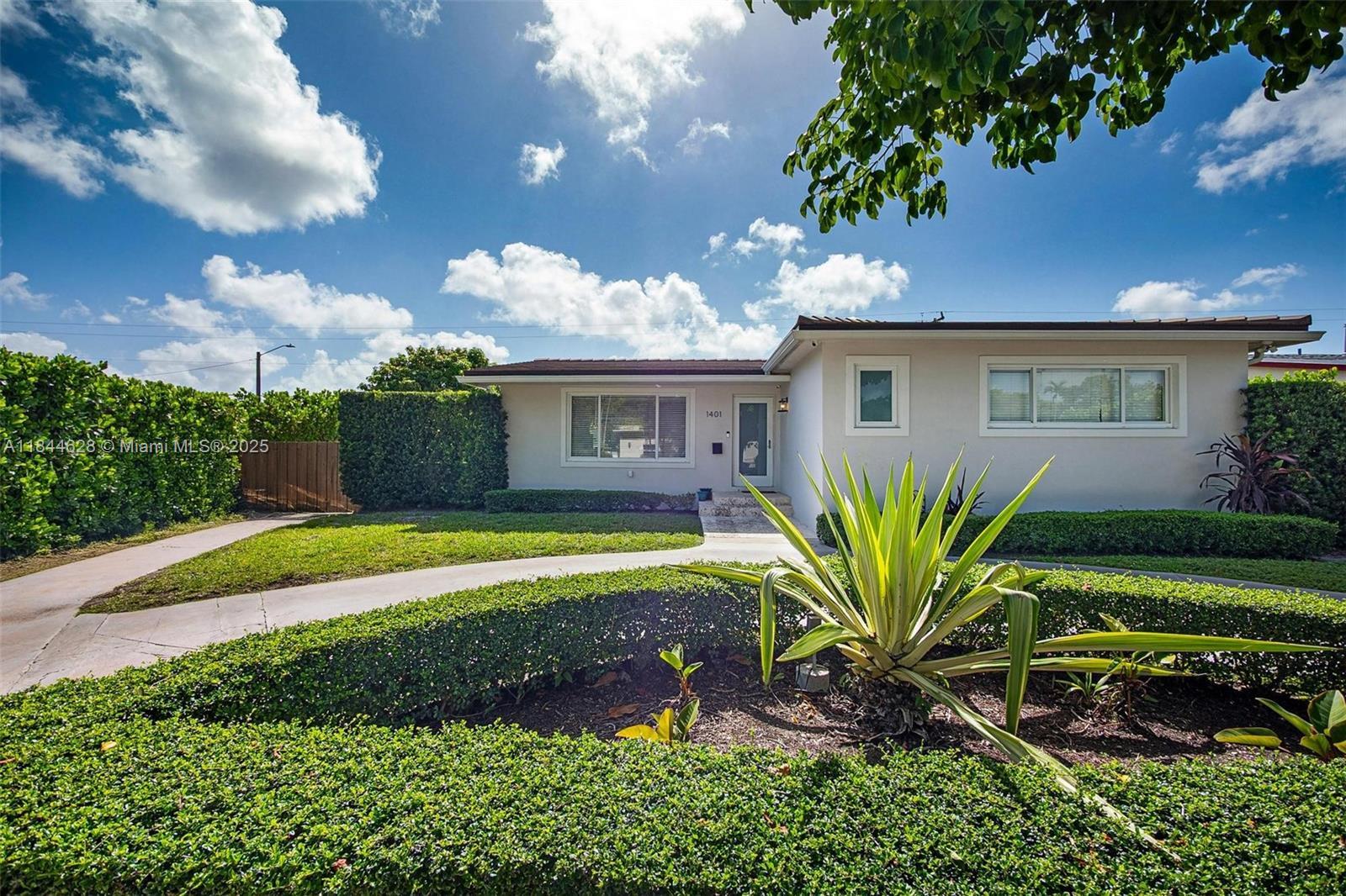 Property Photo: 1401 SW 82nd Ct FL 33144
