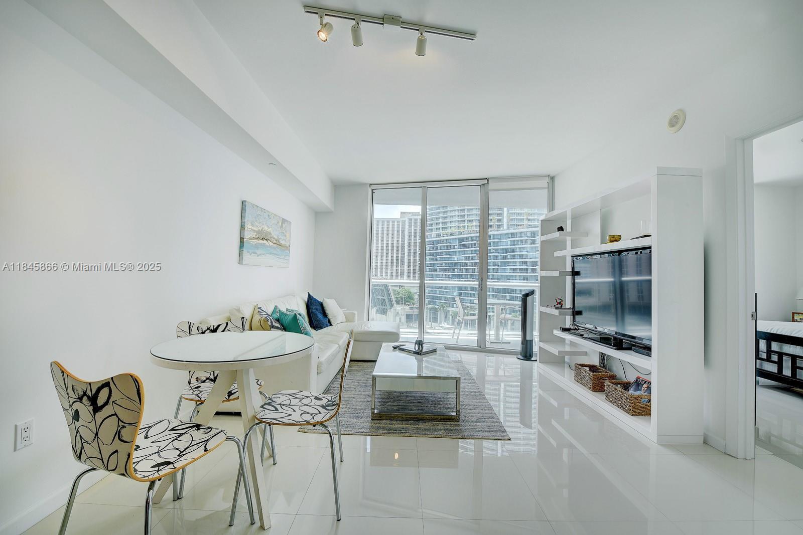 Property Photo:  465 Brickell Ave 904  FL 33131 