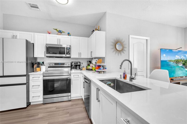 Property Photo: 17013 SW 38th St FL 33027
