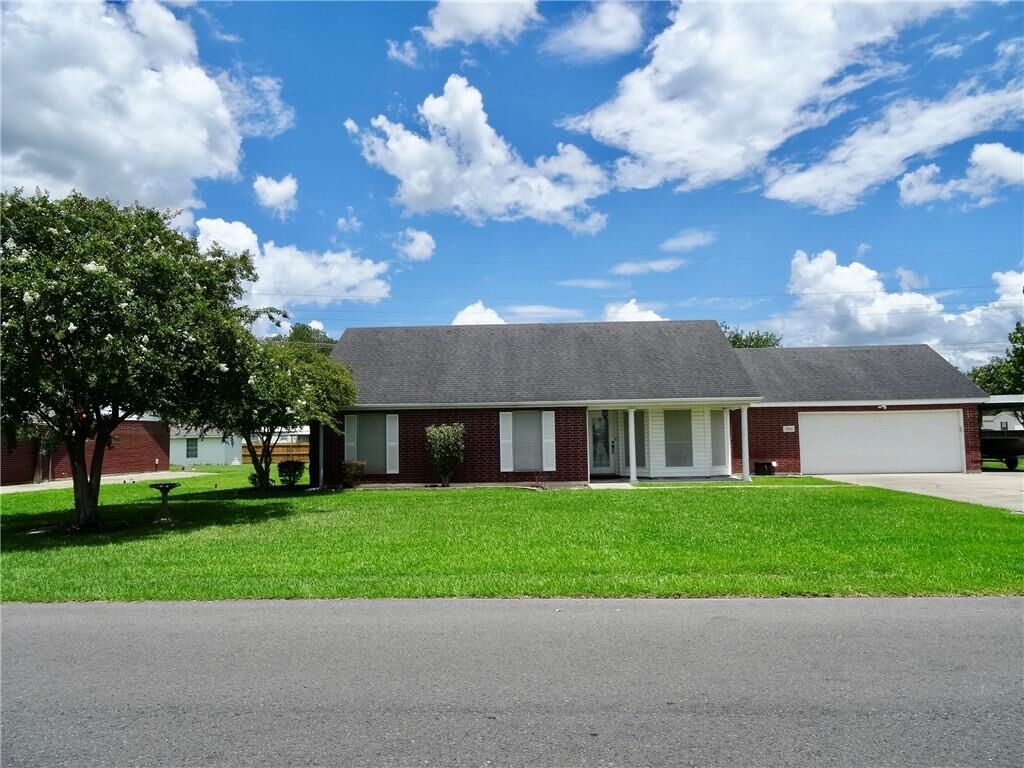Property Photo:  2260 E Michael Square E  LA 70611 