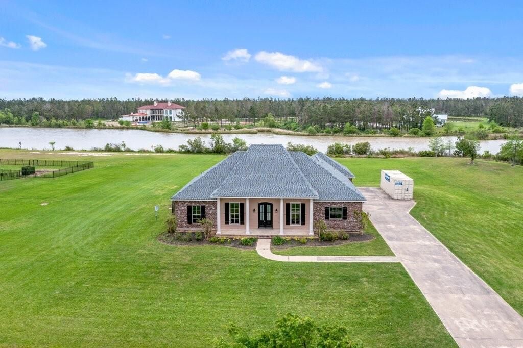 Property Photo: 5581 Waterside Drive LA 70607