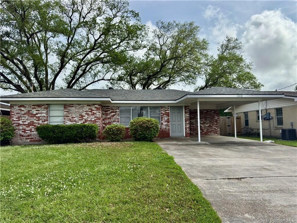 Property Photo:  1312 N Elton Court N  LA 70607 