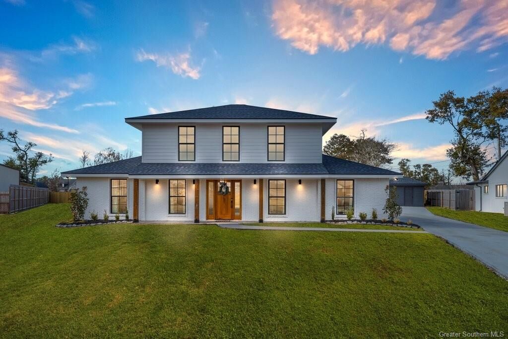 Property Photo: 1535 S Chateau Circle S LA 70605