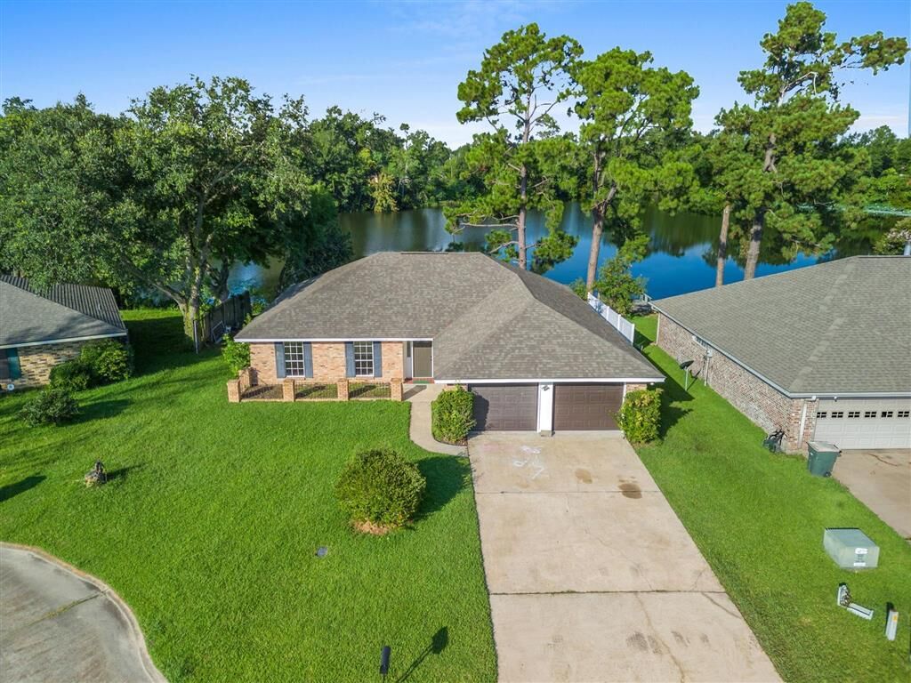 Property Photo:  1736 Illinois Street  LA 70607 