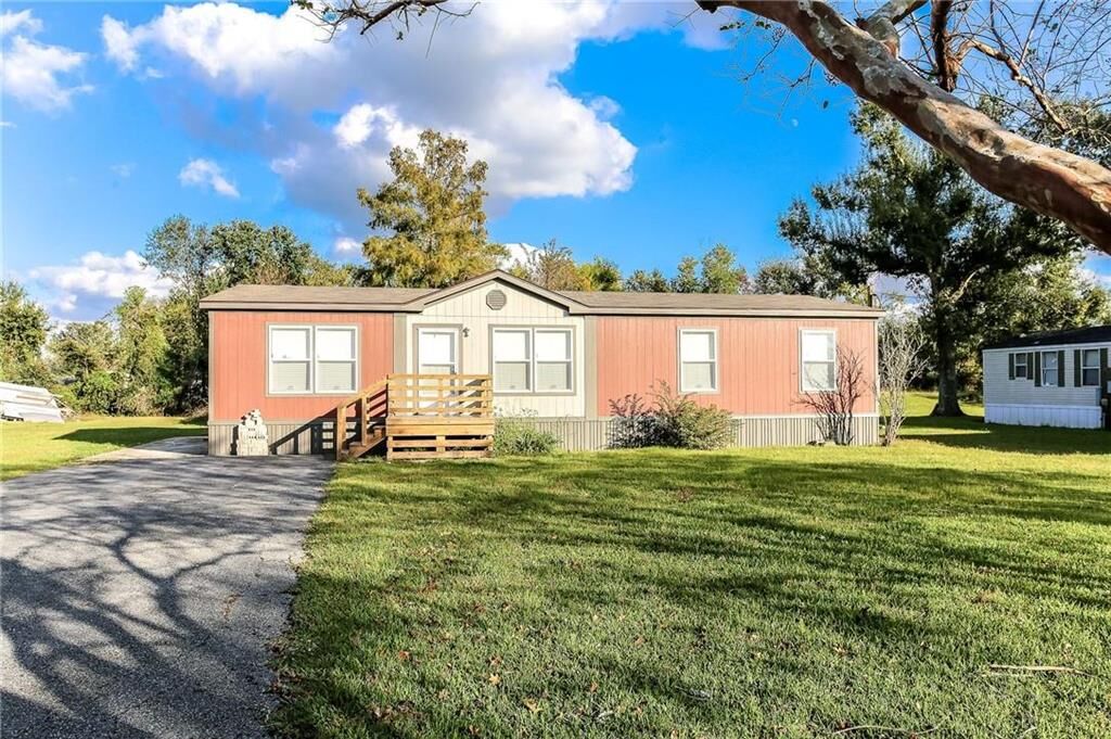 Property Photo:  6041 Perry Lane  LA 70605 