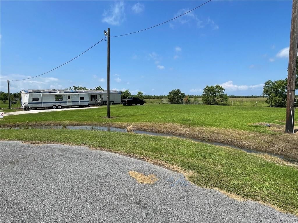 Property Photo: 215 Ida Lane LA 70607