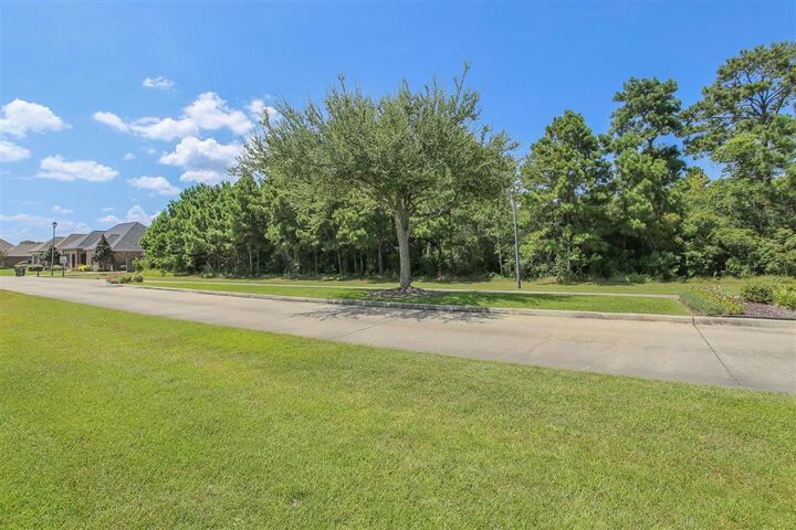 Property Photo: Lake Street LA 70605