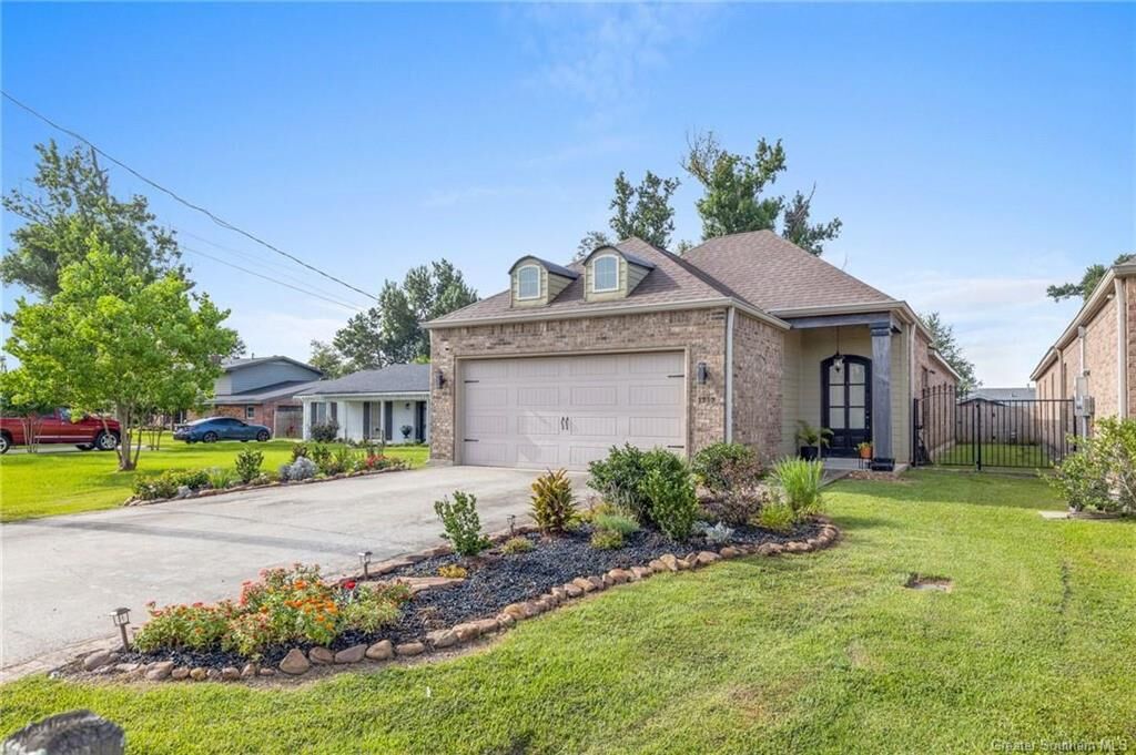Property Photo:  1717 Woodland Drive  LA 70605 