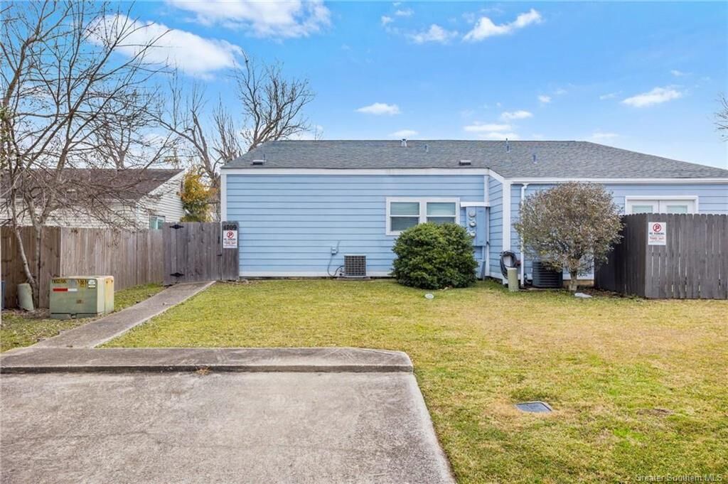 Property Photo: 1709 Fox Run Drive LA 70605