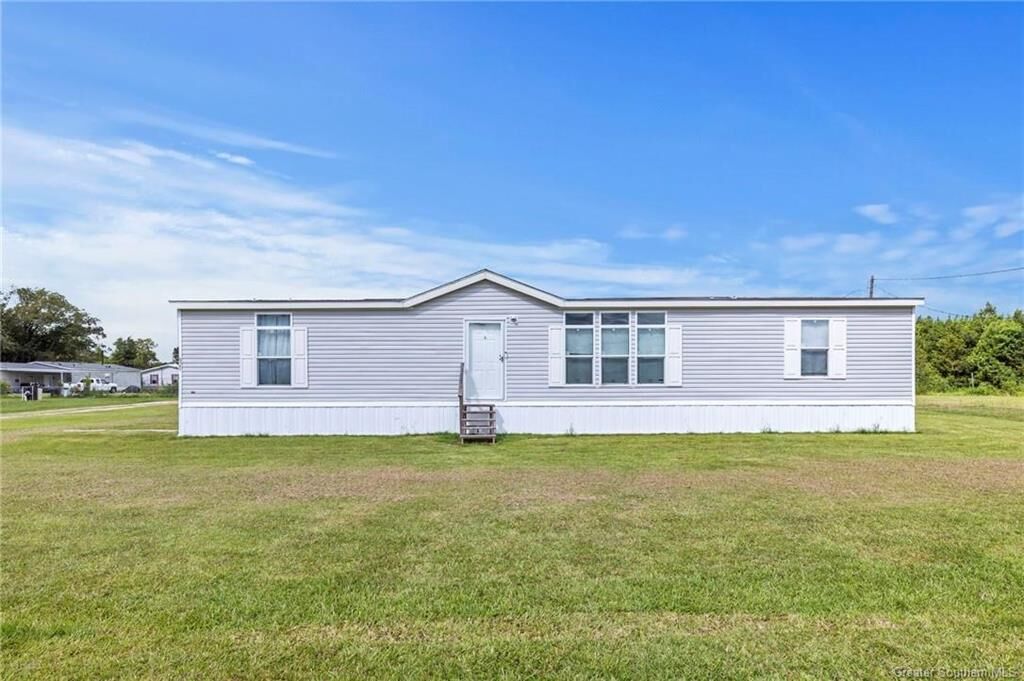 Property Photo: 820 E Tank Farm Road E LA 70607