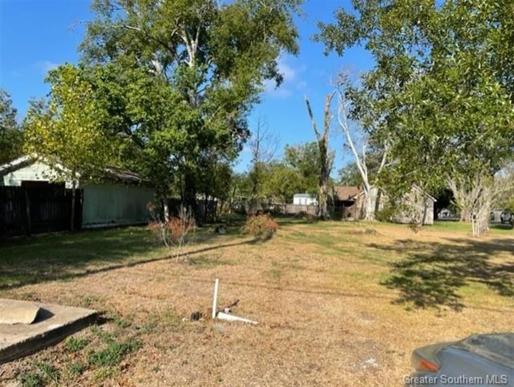 Property Photo:  805 W Burton Street W  LA  