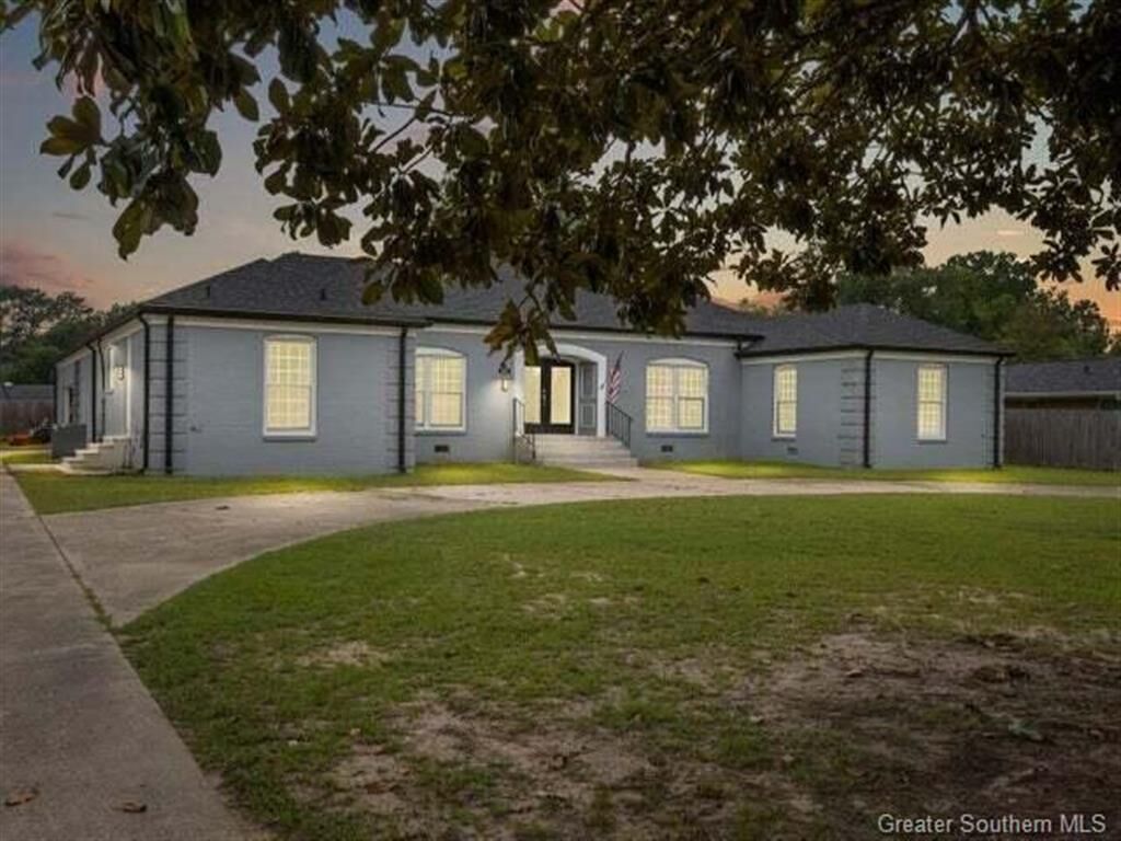 Property Photo:  707 S Texas Street S  LA 70634 