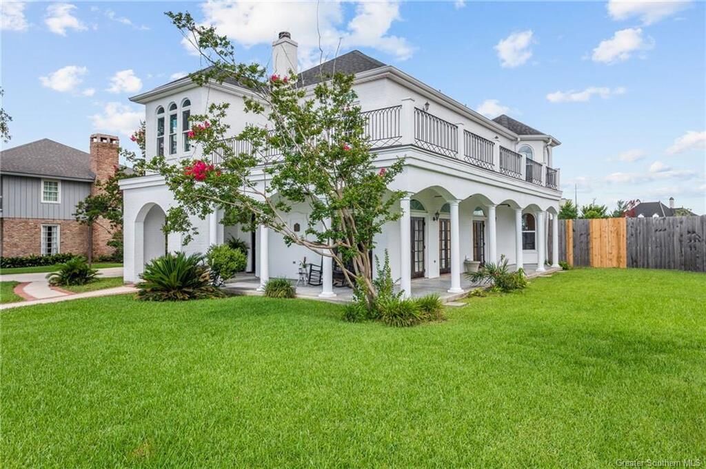 Property Photo: 2018 Charvais Drive LA 70601