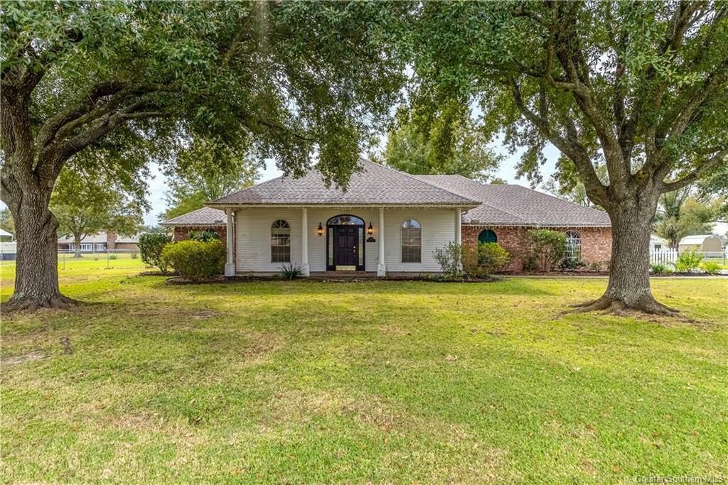 Property Photo:  1027 N Tamela Drive N  LA 70605 