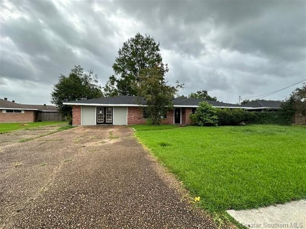 Property Photo:  563 Jefferson Drive  LA 70605 
