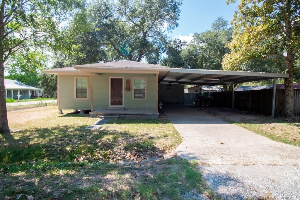 Property Photo:  207 S King Street S  LA 70591 