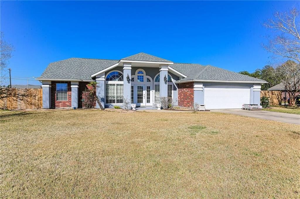 Property Photo: 1624 N Michael Square N LA 70611