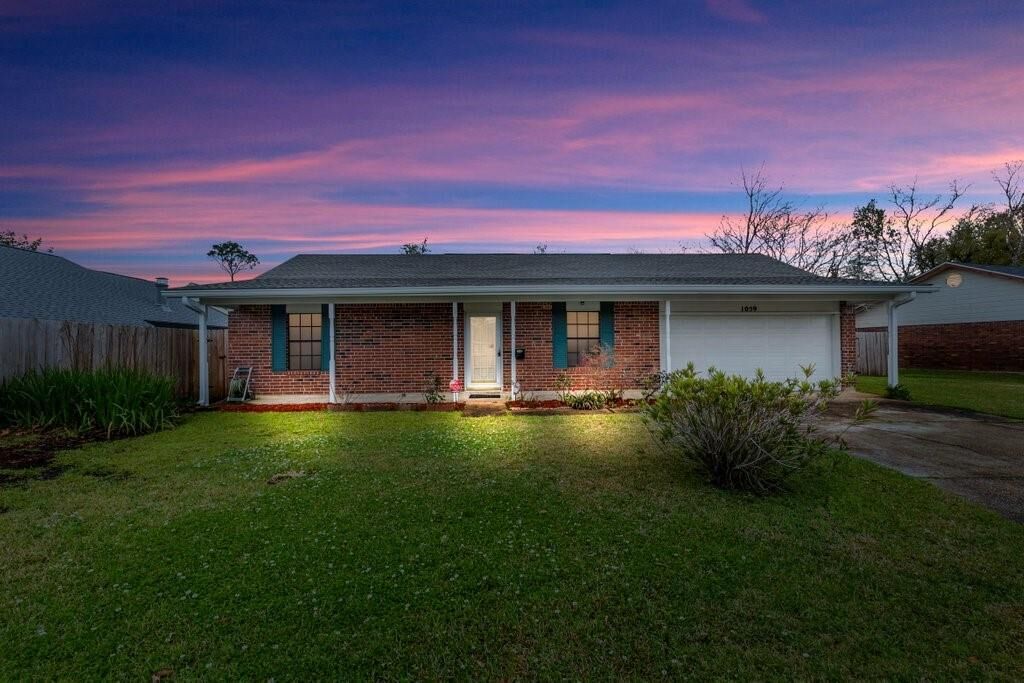 Property Photo:  1059 E Spanish Mission Trail E  LA 70605 