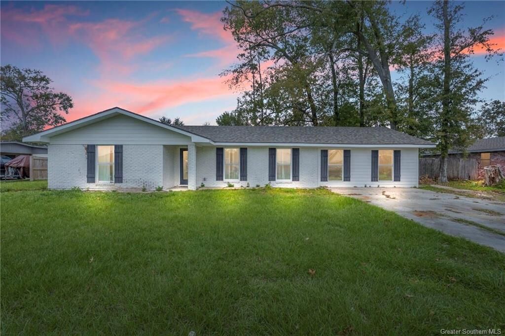 Property Photo:  1600 Anita Street  LA 70663 