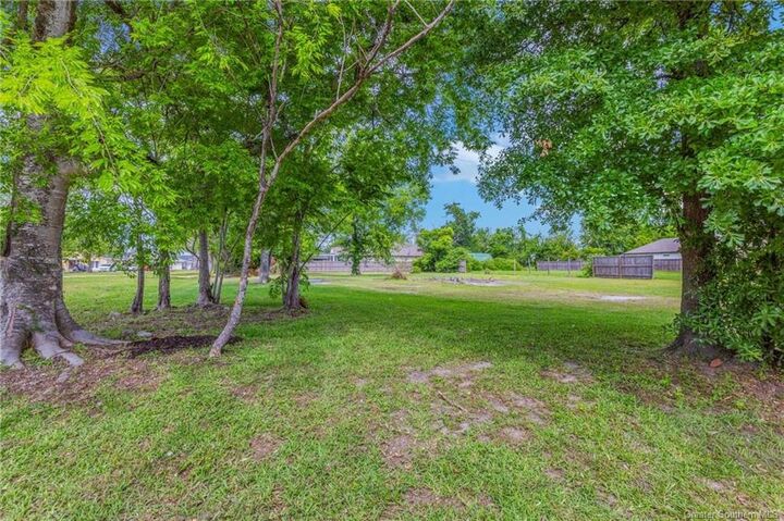 Property Photo: 2930 Hodges Street B LA 70601