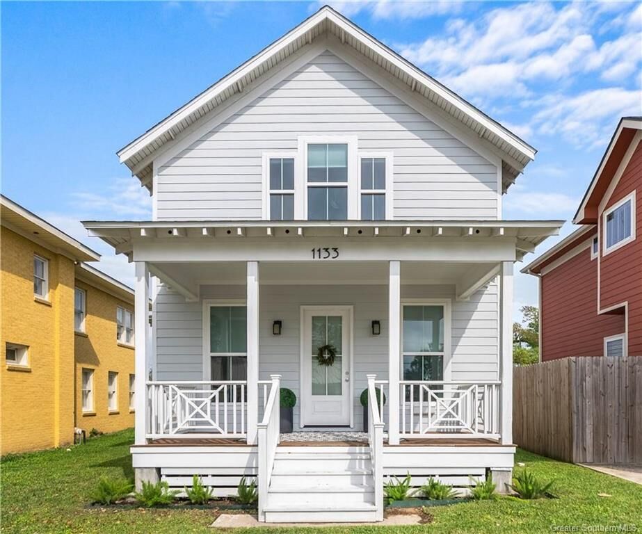 Property Photo:  1133 Common Street  LA 70601 