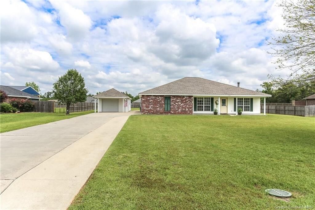 Property Photo:  1304 Siouxan Drive  LA 70611 