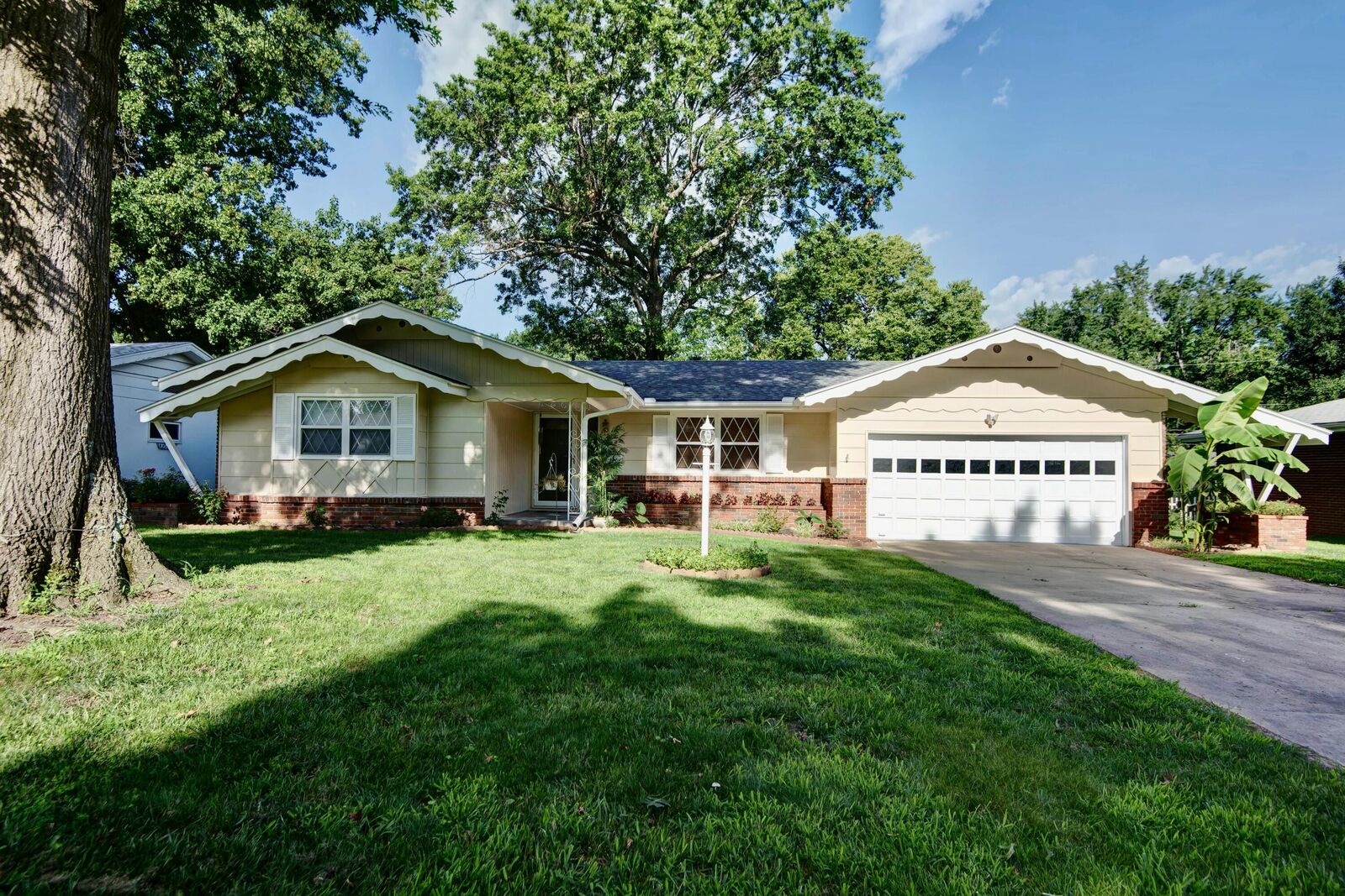 Property Photo:  2303 S Barcliff Avenue  MO 65804 