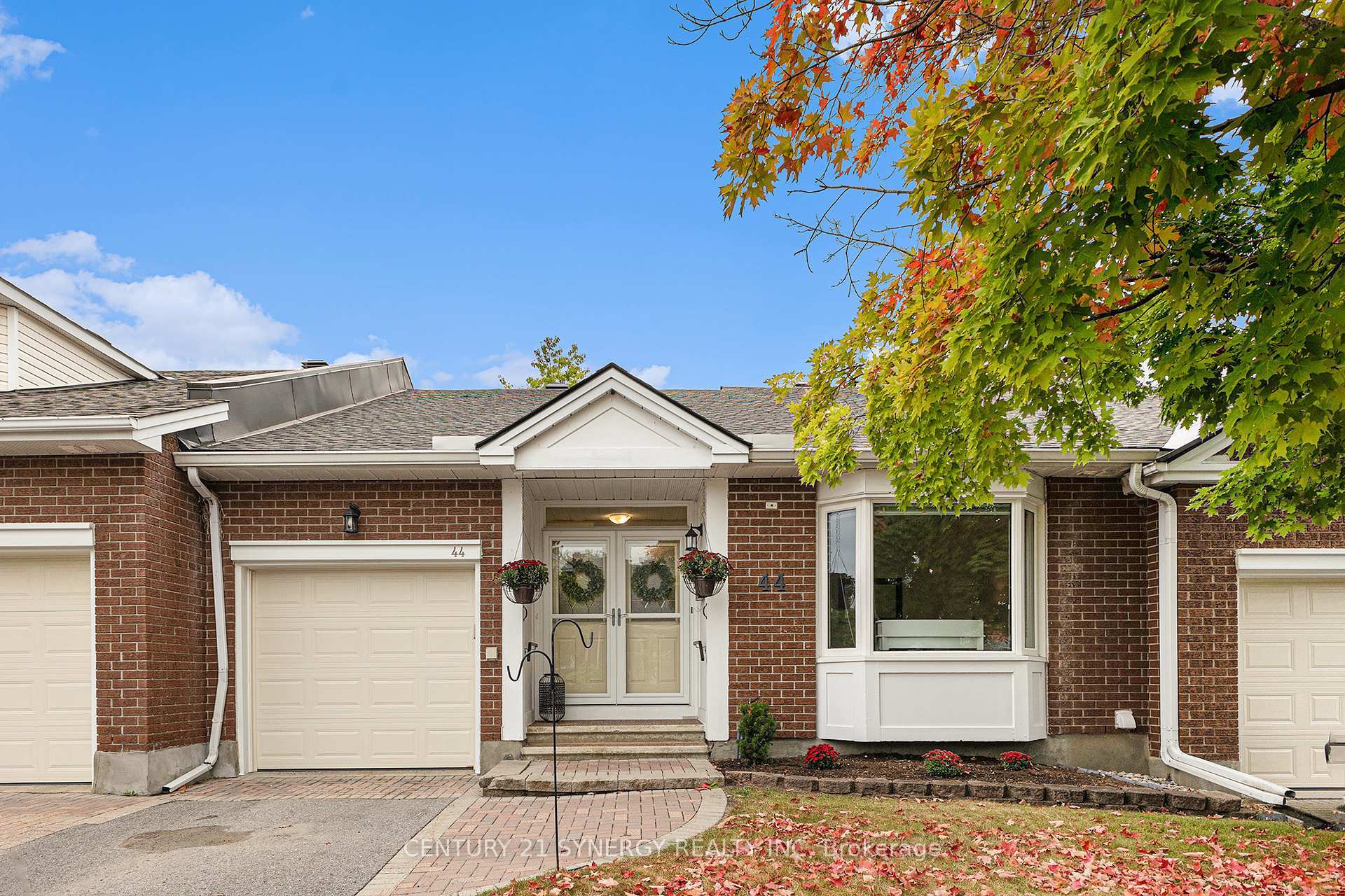 Property Photo:  44 Innesbrook Court  ON K2S 1C7 