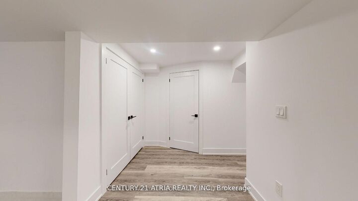 Photo de la propriété:  302 Buckingham Road Bsmt  ON L3Y 6K5 